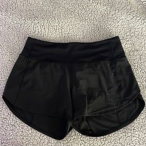 Black Lululemon Speed Up Mid-Rise Lined short 4” (SIZE 4)